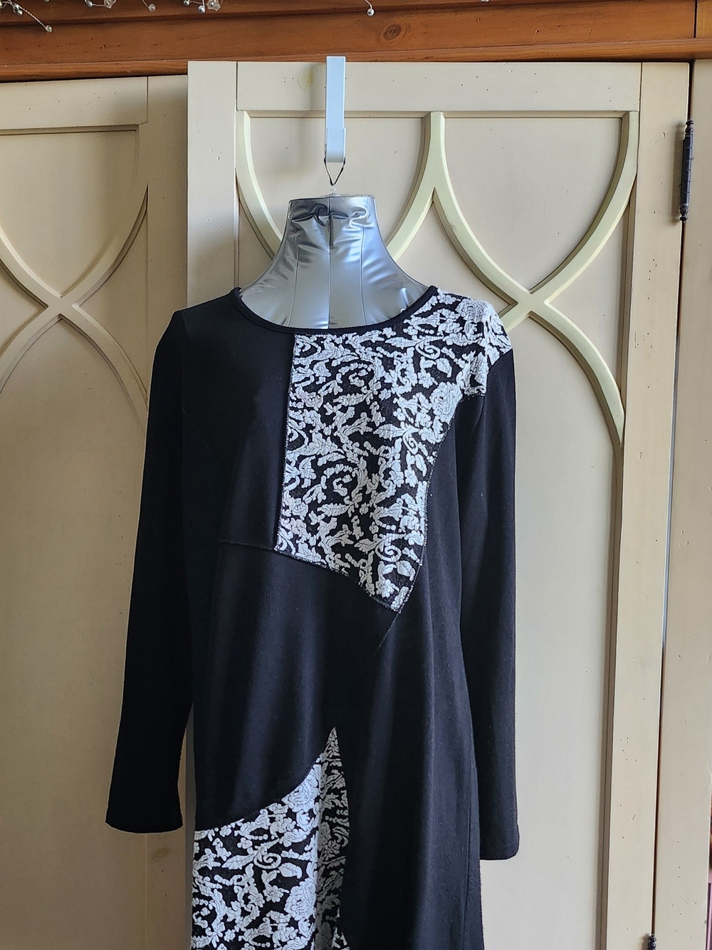 Papa Vancouver Black Long-Sleeve Tunic with White Lace-Print Panels